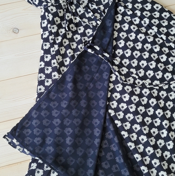 NWoT Ann Taylor Gorgeous Flattering Wrap Floral Poppy Dress Navy White Summer 8P - Picture 11 of 16
